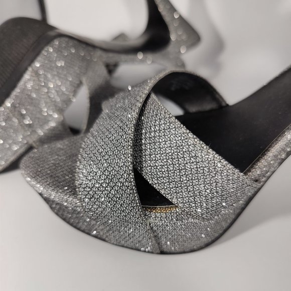 G by Guess Silver Sparkle Platform Heels Sz 8.5 NWOT - Picture 8 of 8